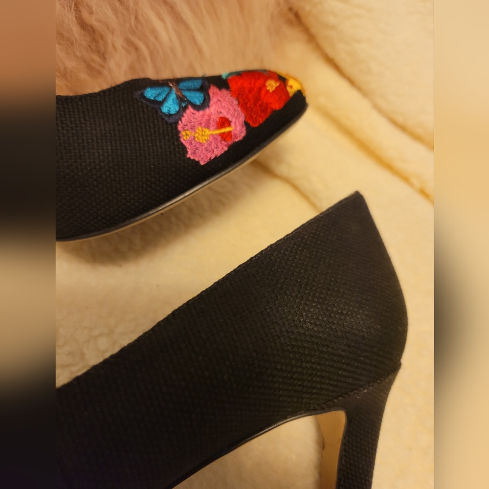 Nine West Black Fabric Pumps with Floral Embroidery - Picture 6 of 8
